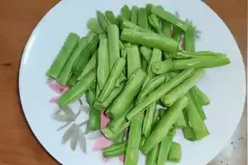炒四季豆很多人都做错了，教你正确做法，颜色翠绿营养又美味视频封面