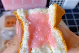 无油无糖草莓魔芋派，一个热量只有29大卡，满满的草莓夹心，好吃视频封面