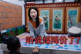 东北睡大炕是啥感受？刺老芽给姑娘烧到30度，烫的脚底都放不下！视频封面