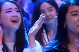 农村小哥天天在网上看美女都看岀灵感来了视频封面