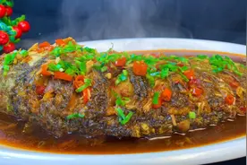 年夜饭大菜，红烧鲤鱼，不用油炸，简单家常做法，鱼肉鲜嫩无腥味视频封面