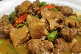 厨师长教你青椒焖鸭的家常做法，步骤详细，软烂入味下酒又下饭视频封面