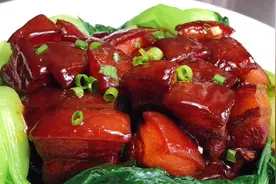 厨师长教你红烧肉的家常做法，步骤详细，软烂鲜香下酒又下饭