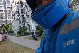 跑腿小哥分享送蛋糕小技巧，家人们都学会了吗？