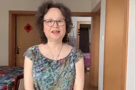 穿不进的连衣裙，利用下面裙子部分改衣服，也很漂亮