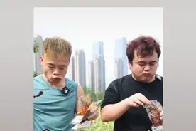 吐了罐头鱼安排，吐了大便肌肉哥难受到爬行了。