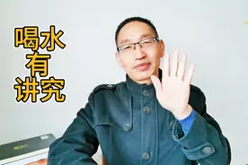 喝水有时间段吗？非要喝温水吗？我对喝水两点不同观点，你赞同吗视频封面