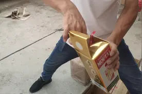 土豪邻居两年喝了200多瓶飞天茅台。视频封面