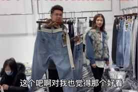 阿娇鬼哥市场挑新款，先给员工搭配一身，阿娇也自留了两双鞋视频封面