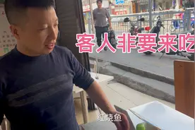 顾客霸气的开门非要来吃饭，没有米饭炒菜总可以吧？你说怎么办？
