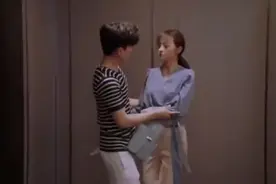 女孩伤心喝醉酒非要让帅哥亲吻她＃视频封面