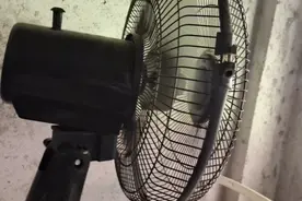 空调太热了给空调弄把风扇吹，这技术就我独一份视频封面