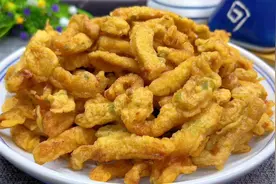 炸小酥肉，最忌放面粉和淀粉，教你一招，外酥里嫩不回软，真好吃视频封面
