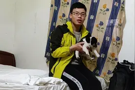 一个月大的小狗活泼可爱，还黏人，到底应不应该带在路上旅行呢