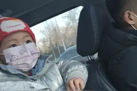 妹妹打完疫苗不能吃海鲜，晚上麻麻还是炖鱼了视频封面
