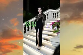 （蒂塔.万提斯）以表演“羽毛扇舞”、“香槟浴”而逐渐走红。视频封面