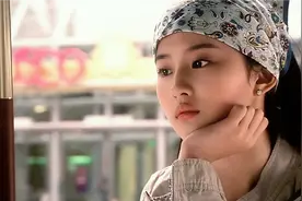 17岁的刘亦菲简直太美了，一首《樱花草》甜美动听，勾起回忆