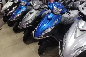 铃木品牌摩托车，铃木UU125，通勤居家好帮手！视频封面