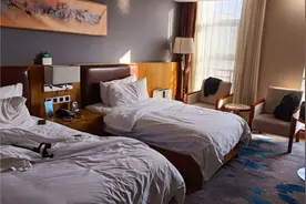 自驾游山西太谷，入住一天300的宾馆，太豪华了，大家看看咋样？视频封面