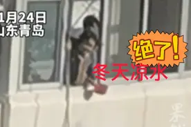 青岛大妈惹众怒，冬天向高空作业工人泼冷水，背后原因让人无语！