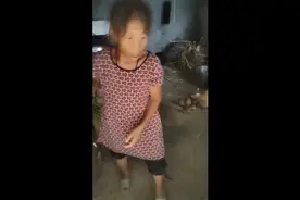 感谢政府给咱们穷人的支助，修了贫困房为这七口之家建立了避风港视频封面