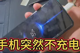 手机用着突然坏了，插充电器不充电，看看博哥是怎么搞定它的。视频封面