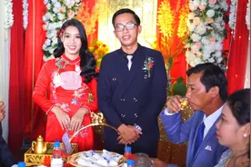 越南新郎戴眼镜看起来斯文视频封面