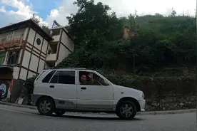 2021.9.23，重庆兄弟开着奥拓去拉萨，济南兄弟夫妻一起摩旅318