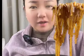 还是家常菜吃的带劲管它碳不碳水胖不胖，红薯粉不放肉炒但更香视频封面