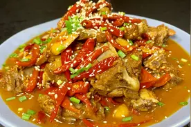 湖南夜宵的爆款姜辣排骨，做法超简单，不吃辣的拒绝点开，真过瘾