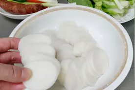 炒年糕这个做法真简单，炒前多加2步，年糕不粘锅还入味，太香了