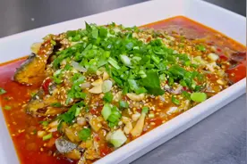 泡椒土鲫鱼，40年老店的做法，学会直接可以开店视频封面
