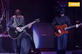 BEYOND#黄家驹＃两人电吉他solo太震撼啦，向经典致敬视频封面