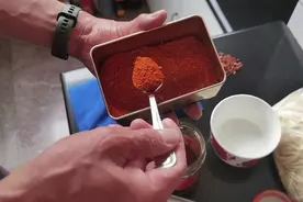 北京老爷子，独家秘制辣椒油教程，配上一盘花椒油面条，太舒坦！