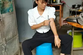 阿妹身上长好多红色包奇痒无比，老爸长的更是多，到底是什么咬的视频封面