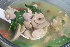 广东人最爱喝的枸杞猪杂汤，原来做法这么简单，汤鲜味美营养好喝