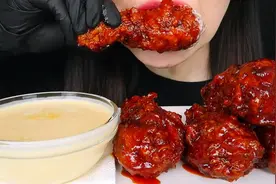 【ZOEY】辣酱炸鸡蘸芝士酱视频封面