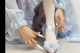 Lo鞋的正确系蝴蝶结方法视频封面