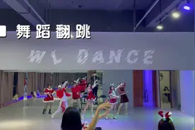美女穿大红色短裙跳圣诞舞，大长腿溢出屏幕，平均年龄竟不到19岁视频封面
