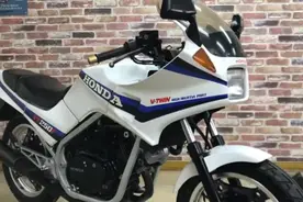 本田VT250F视频封面