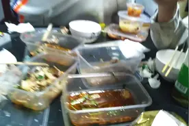 强哥，今天来宿舍又喝多了，大家牛逼，吹得刚刚响！视频封面