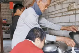 今晚做扣肉焖豆腐，香到大爷家，阿婶都自己盛饭待吃，实在是香呀视频封面