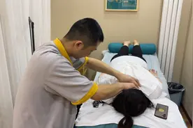 盲人按摩推拿，眼看不清，但丝毫不影响手法，解压放松视频封面