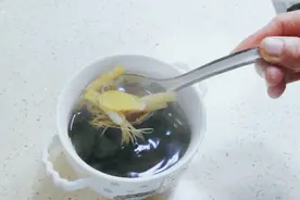 如果孩子感冒咳嗽，流鼻涕，喝上一碗生姜红糖水，超级管用哦视频封面