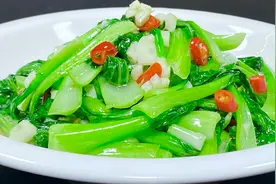 炒青菜，不变色不流汤是厨师的基本功，懂得原理，效果不发黑好吃视频封面