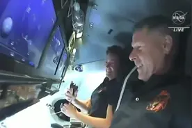 SpaceX载人龙飞船“奋进”号驾驶舱画面视频封面
