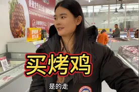 下雨天小情侣出门购物，男友这不让买那不让买，女孩最终吃上烤鸡视频封面