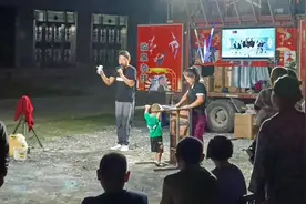 安徽夫妻拖家带口来湖南杂技演出，两岁半小演员浑身是伤看着心疼视频封面
