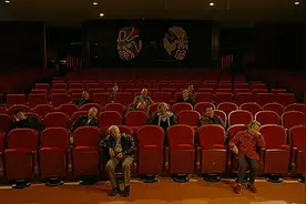 有些人走着走着就不见了。搞笑〜(￣▽￣〜)视频封面