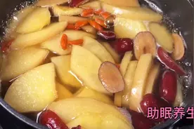 春天，苹果和红枣是绝配，我家一周煮3回，很多人不知道有啥视频封面
